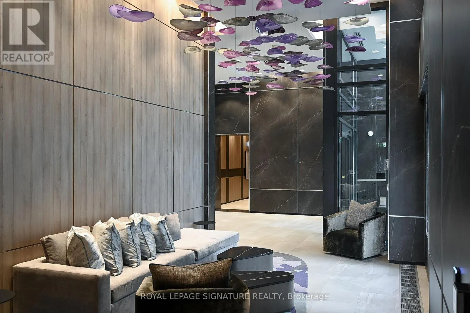 2032 - 5 MABELLE AVENUE