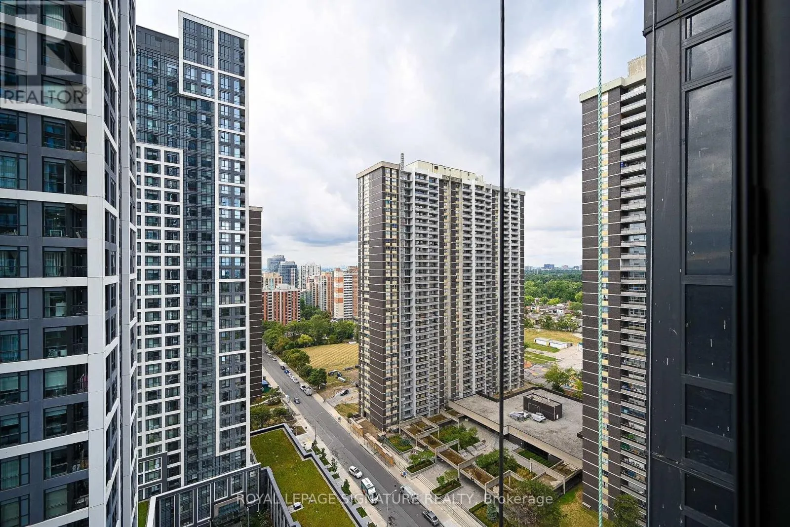 2032 - 5 MABELLE AVENUE