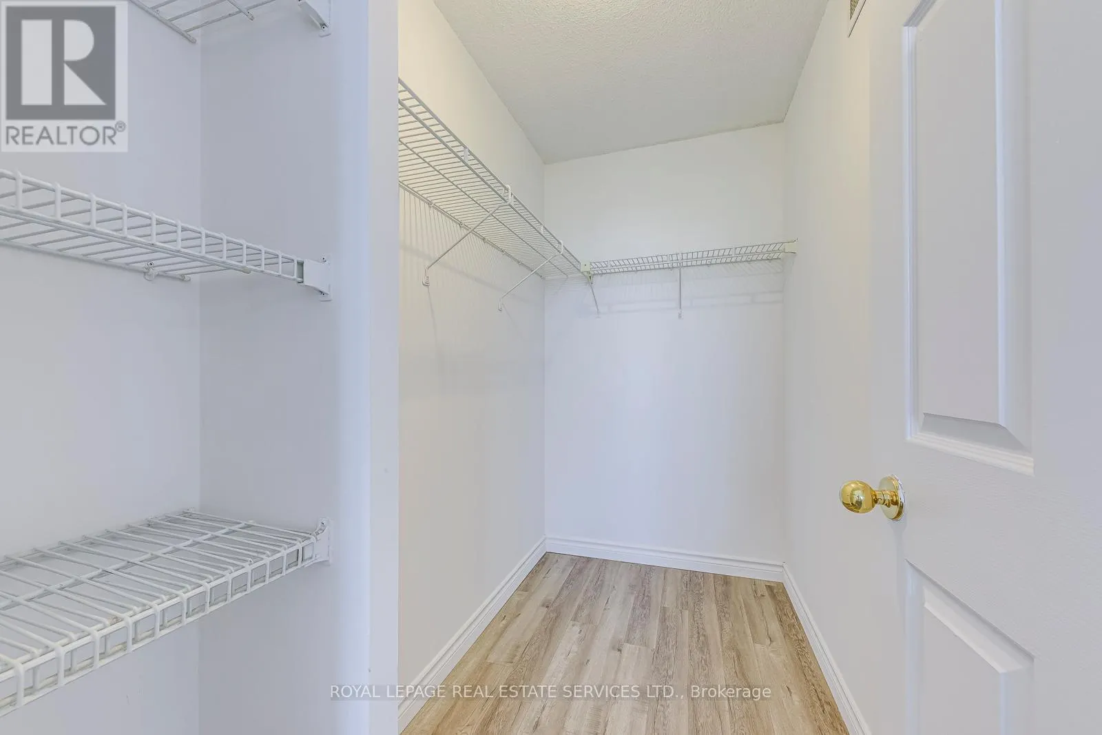 1008 - 265 ENFIELD PLACE