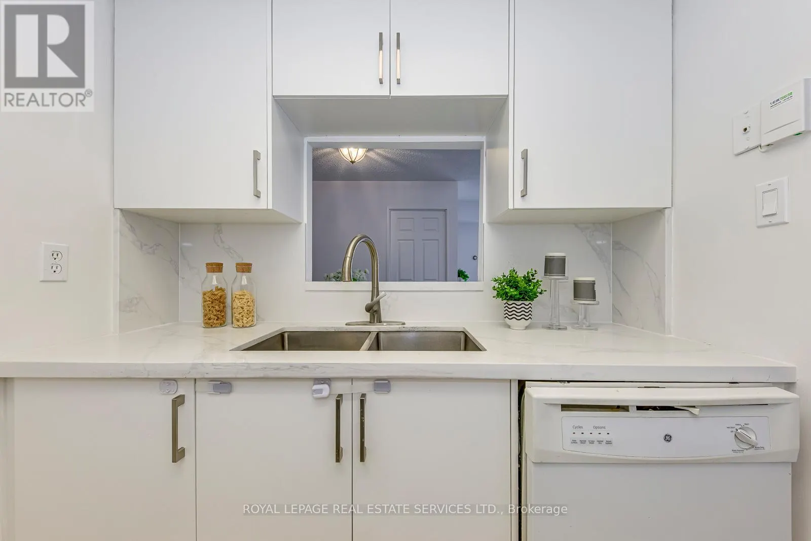 1008 - 265 ENFIELD PLACE