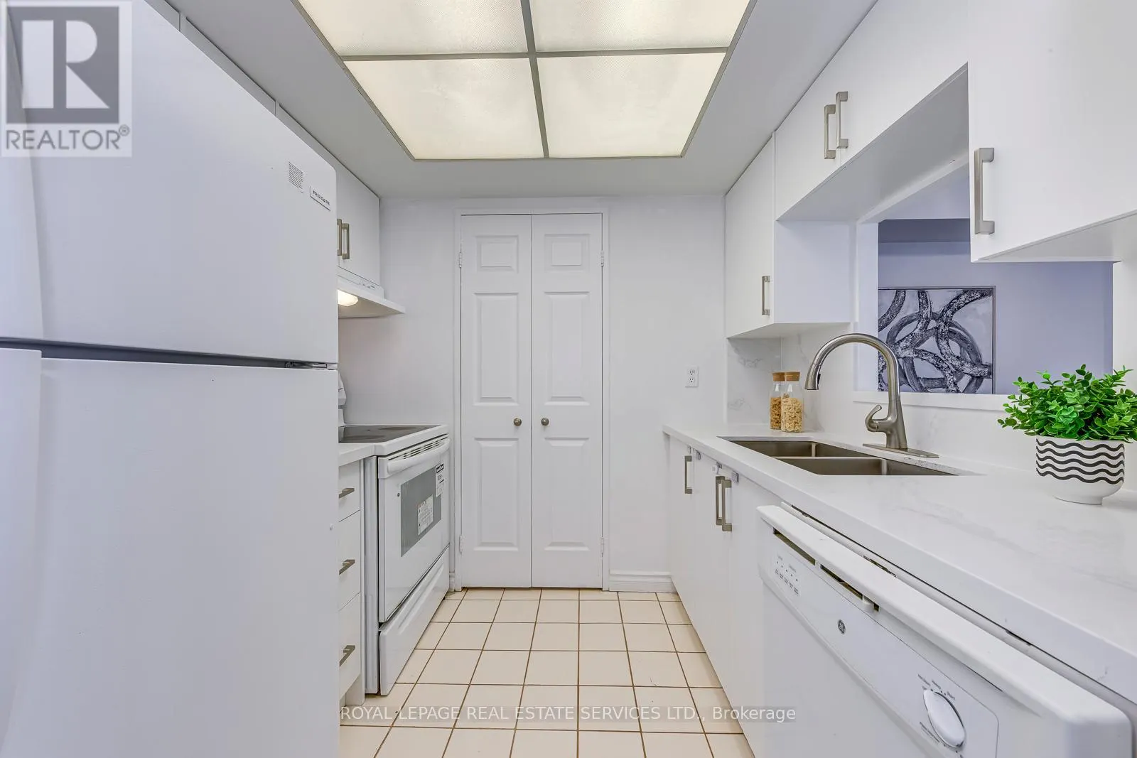 1008 - 265 ENFIELD PLACE