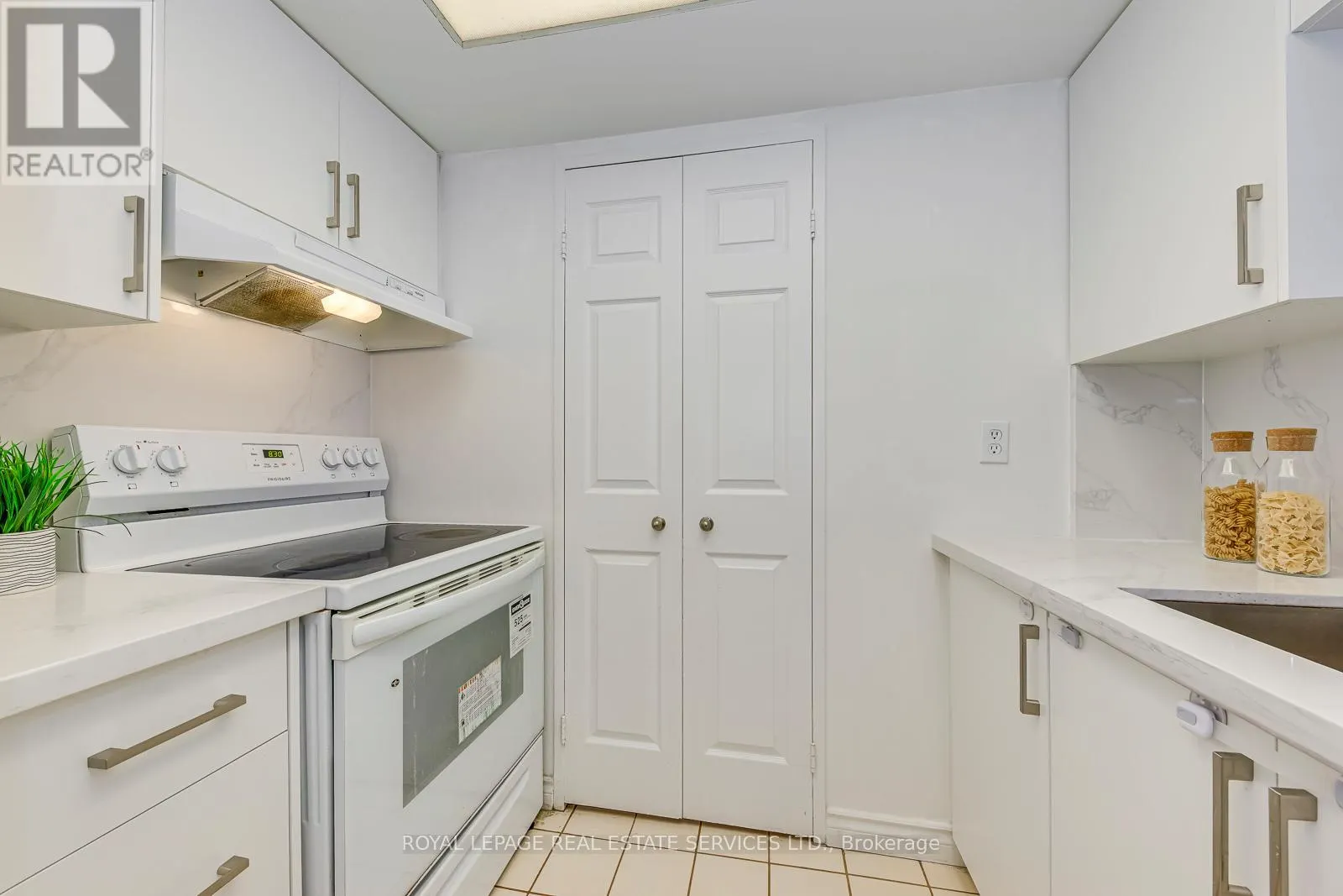 1008 - 265 ENFIELD PLACE