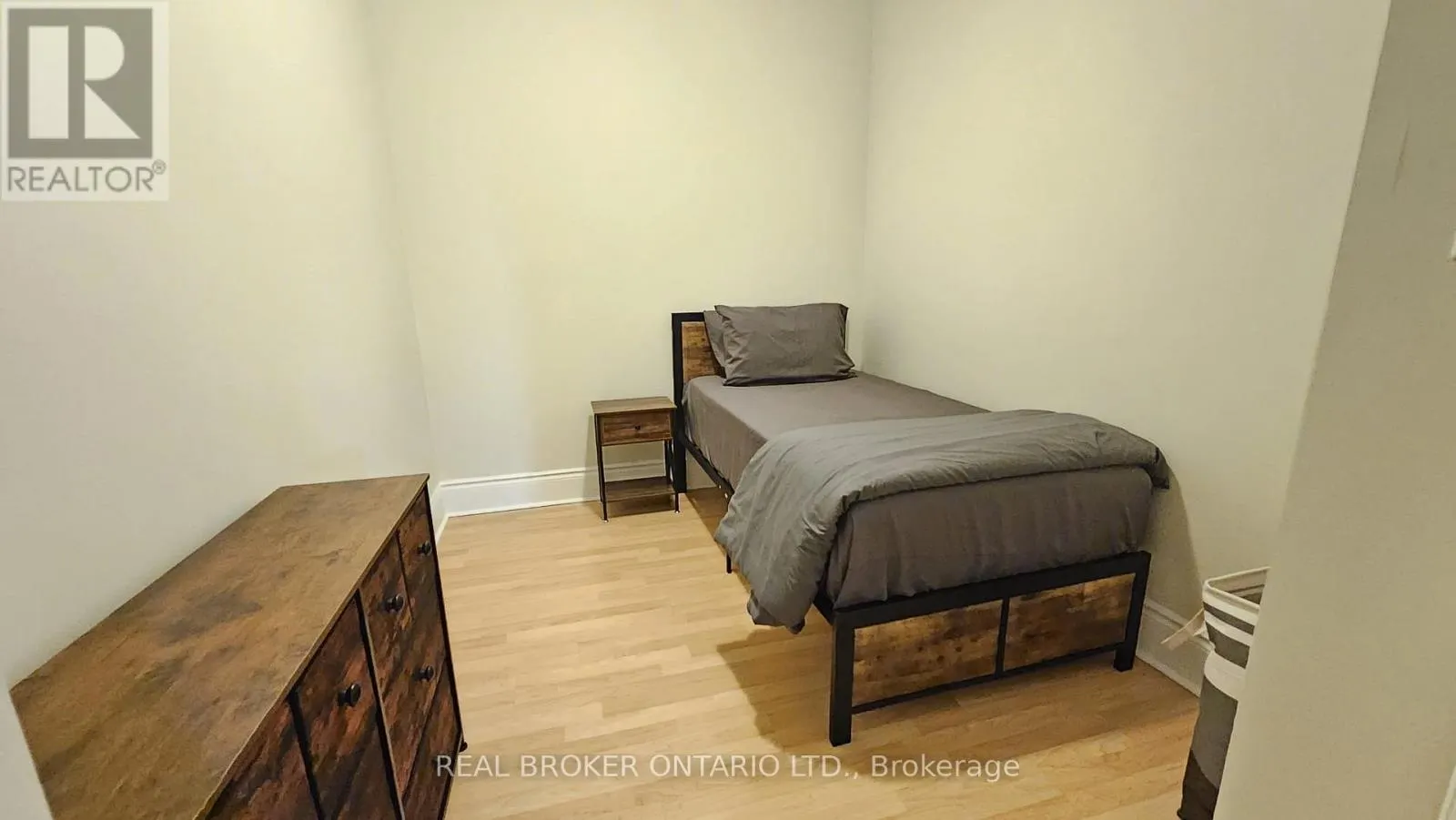 2803 - 3880 DUKE OF YORK BOULEVARD