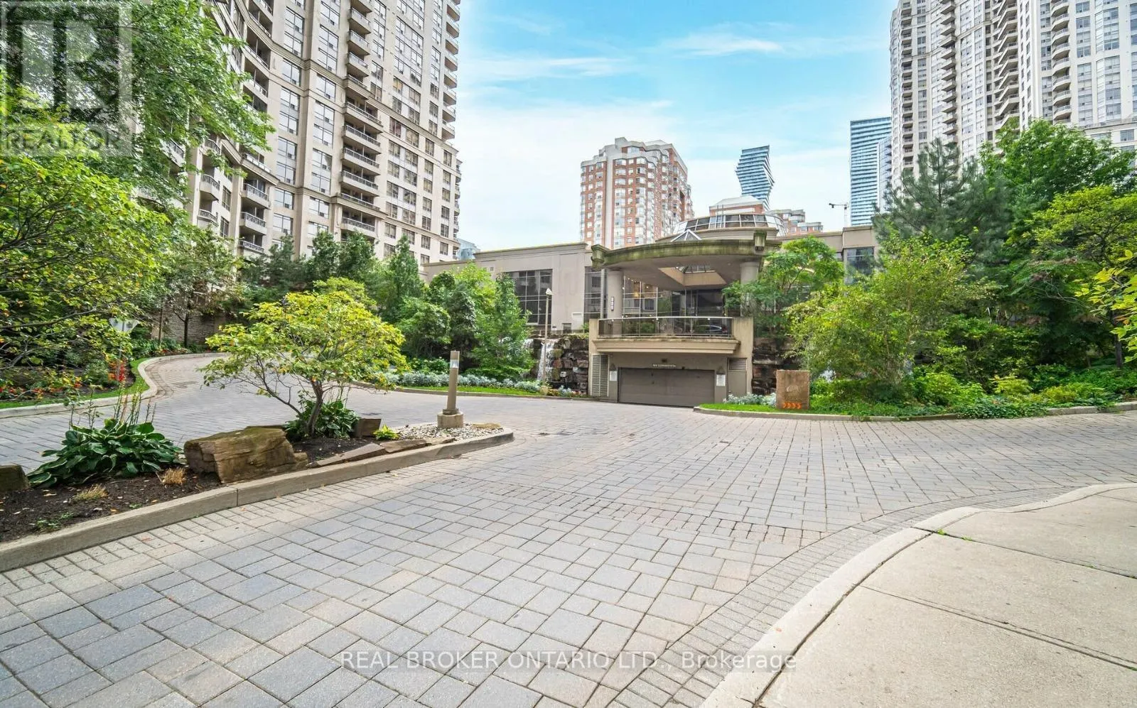 2803 - 3880 DUKE OF YORK BOULEVARD