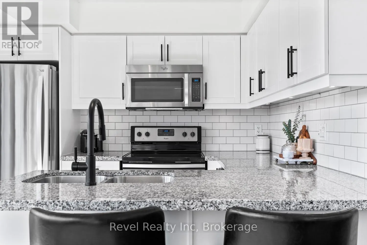 702 - 138 WIDDICOMBE HILL BOULEVARD, #702