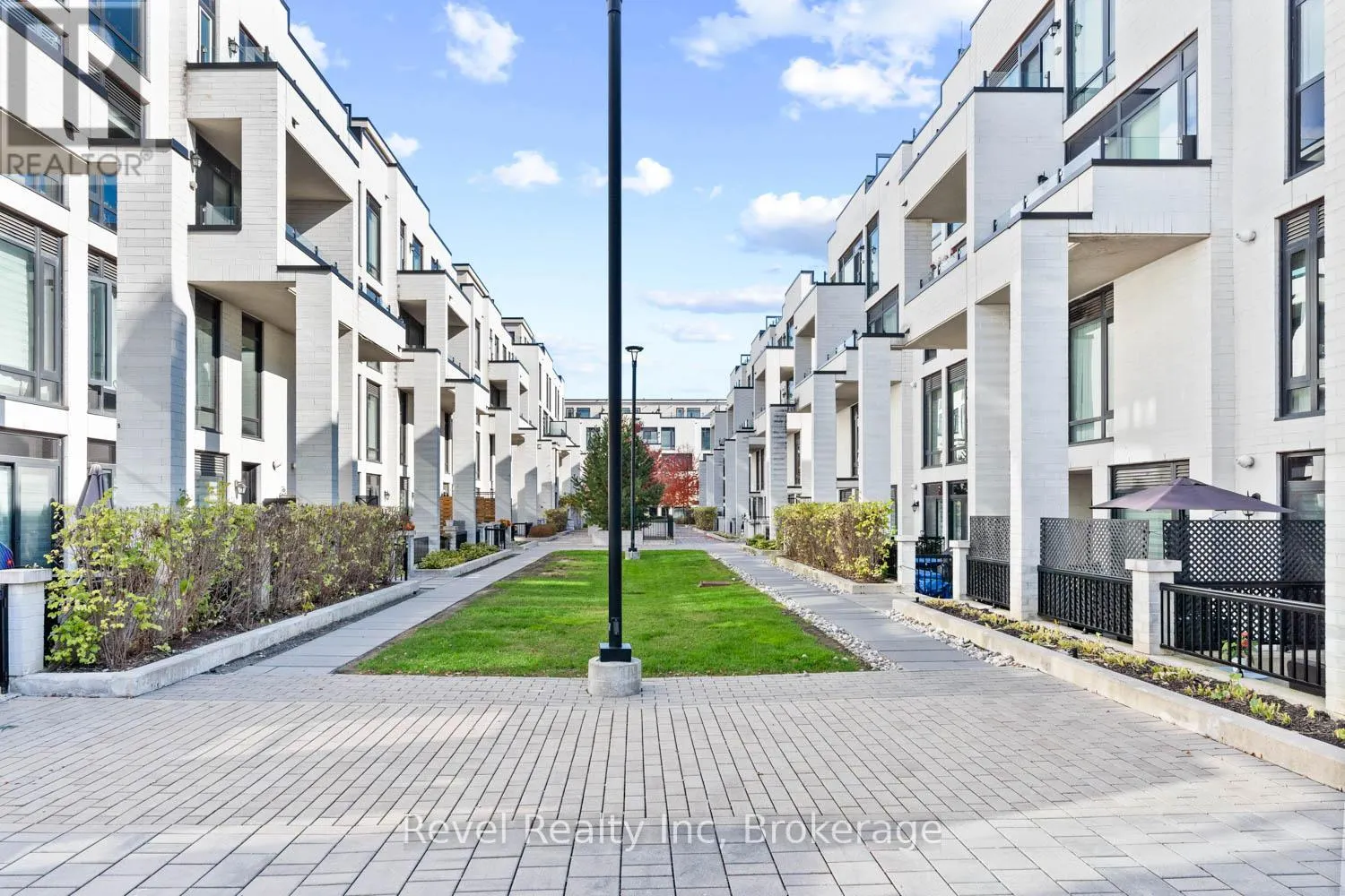 702 - 138 WIDDICOMBE HILL BOULEVARD, #702