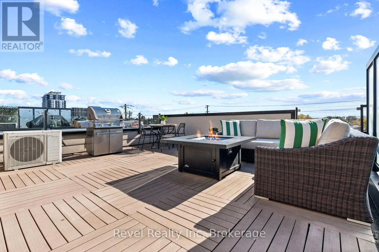 702 - 138 WIDDICOMBE HILL BOULEVARD, #702