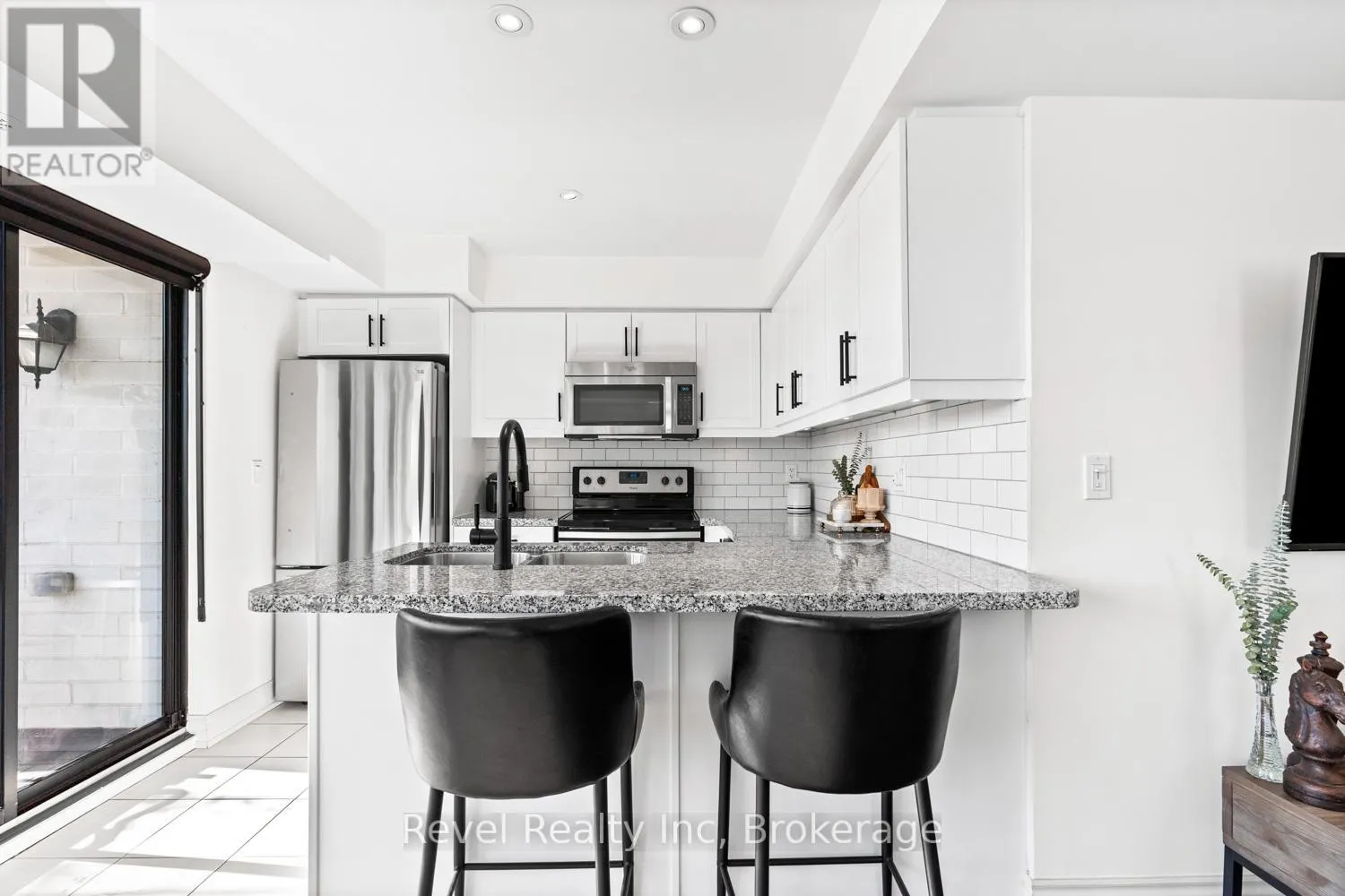 702 - 138 WIDDICOMBE HILL BOULEVARD, #702