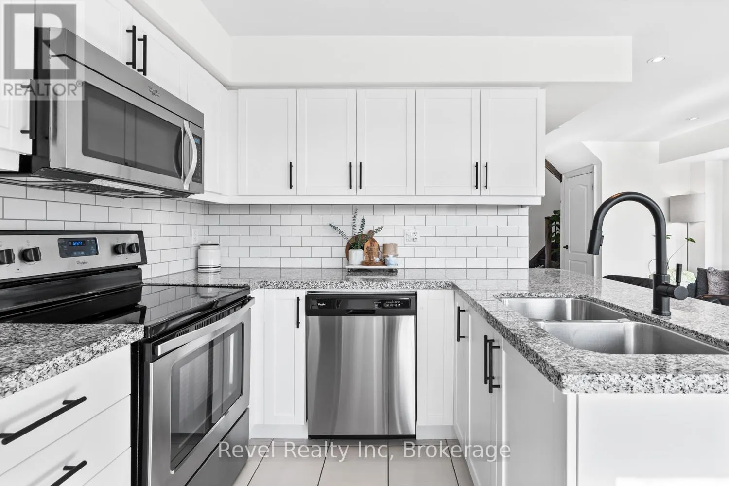 702 - 138 WIDDICOMBE HILL BOULEVARD, #702