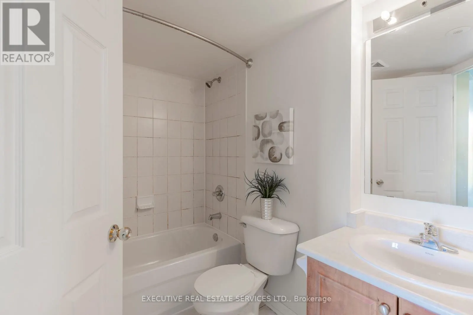 2101 - 3045 FINCH AVENUE W