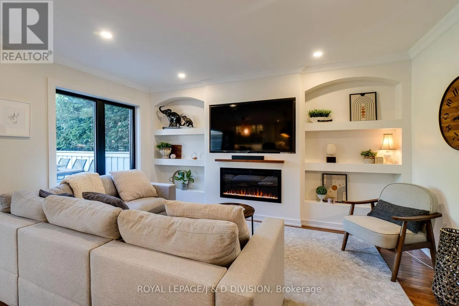 2448 CAPILANO CRESCENT