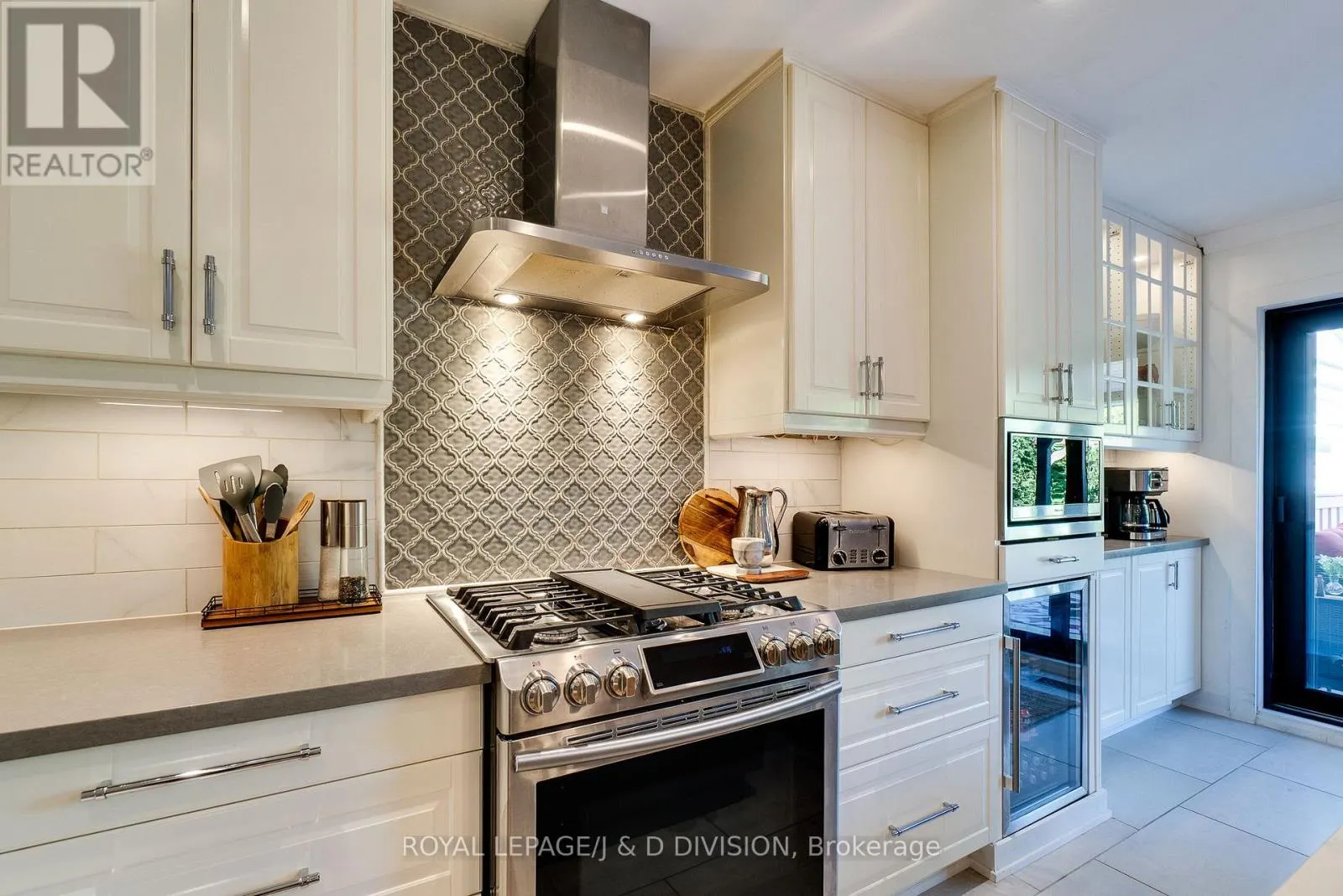 2448 CAPILANO CRESCENT