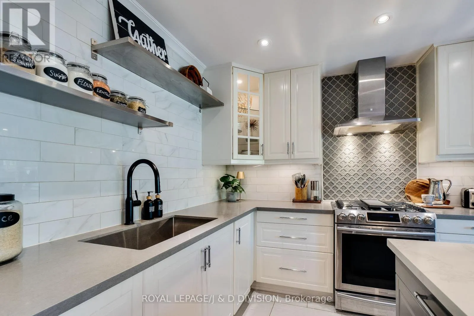 2448 CAPILANO CRESCENT