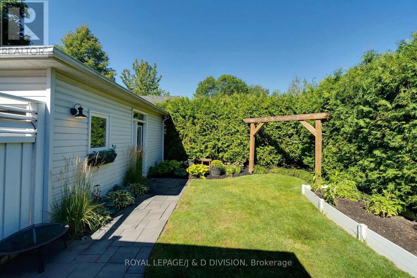 2448 CAPILANO CRESCENT