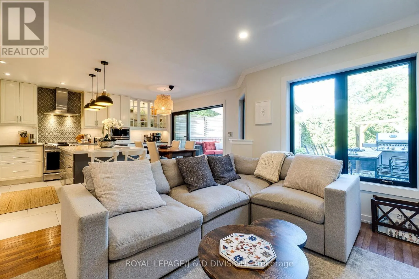 2448 CAPILANO CRESCENT