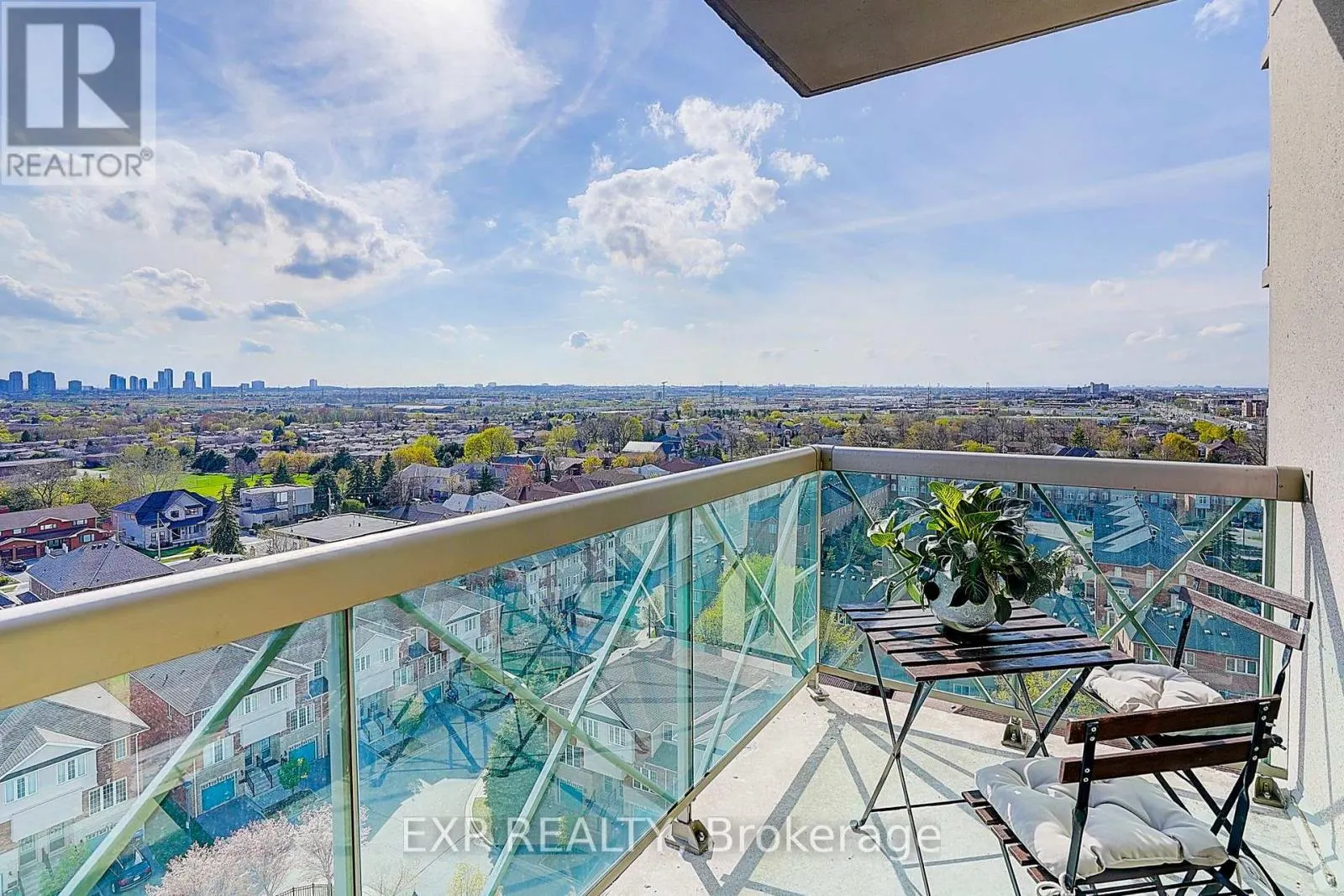 1111 - 1359 RATHBURN ROAD E