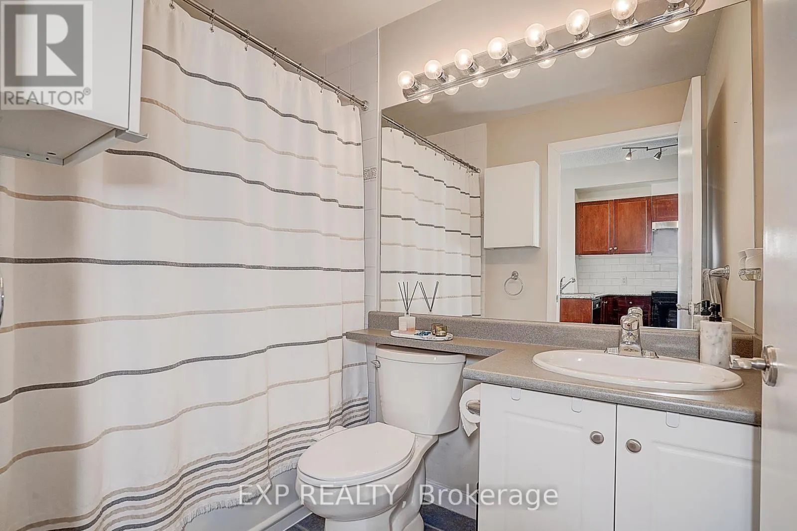 1111 - 1359 RATHBURN ROAD E