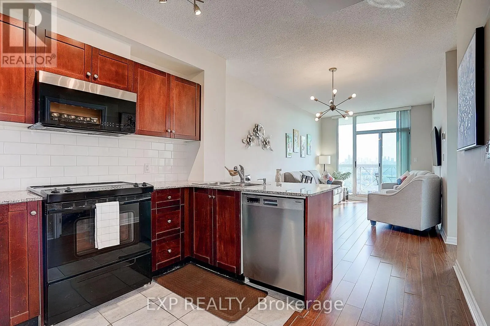 1111 - 1359 RATHBURN ROAD E