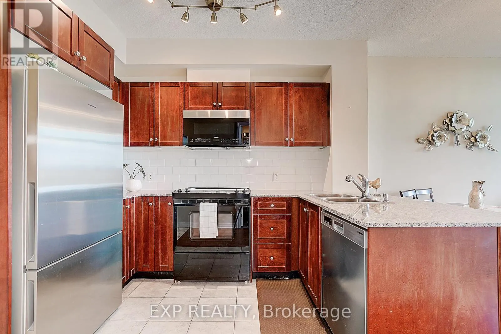 1111 - 1359 RATHBURN ROAD E