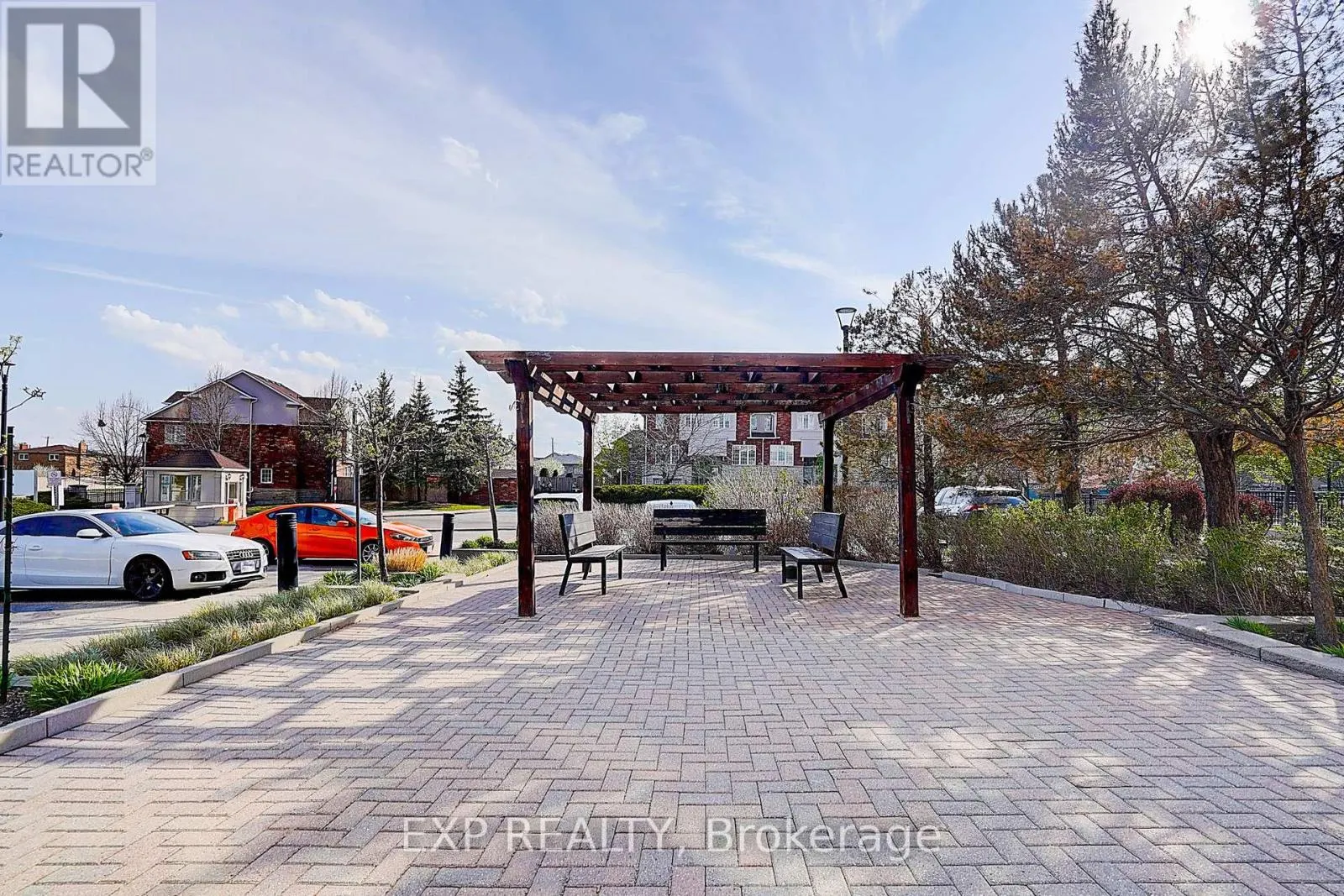 1111 - 1359 RATHBURN ROAD E