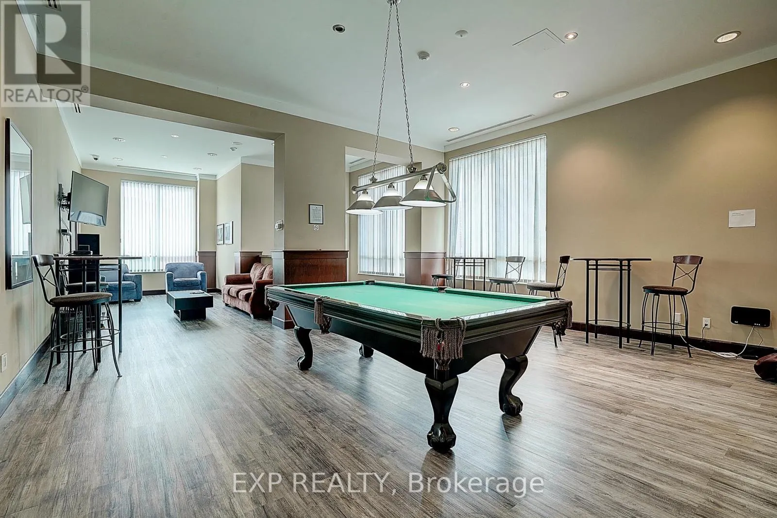 1111 - 1359 RATHBURN ROAD E