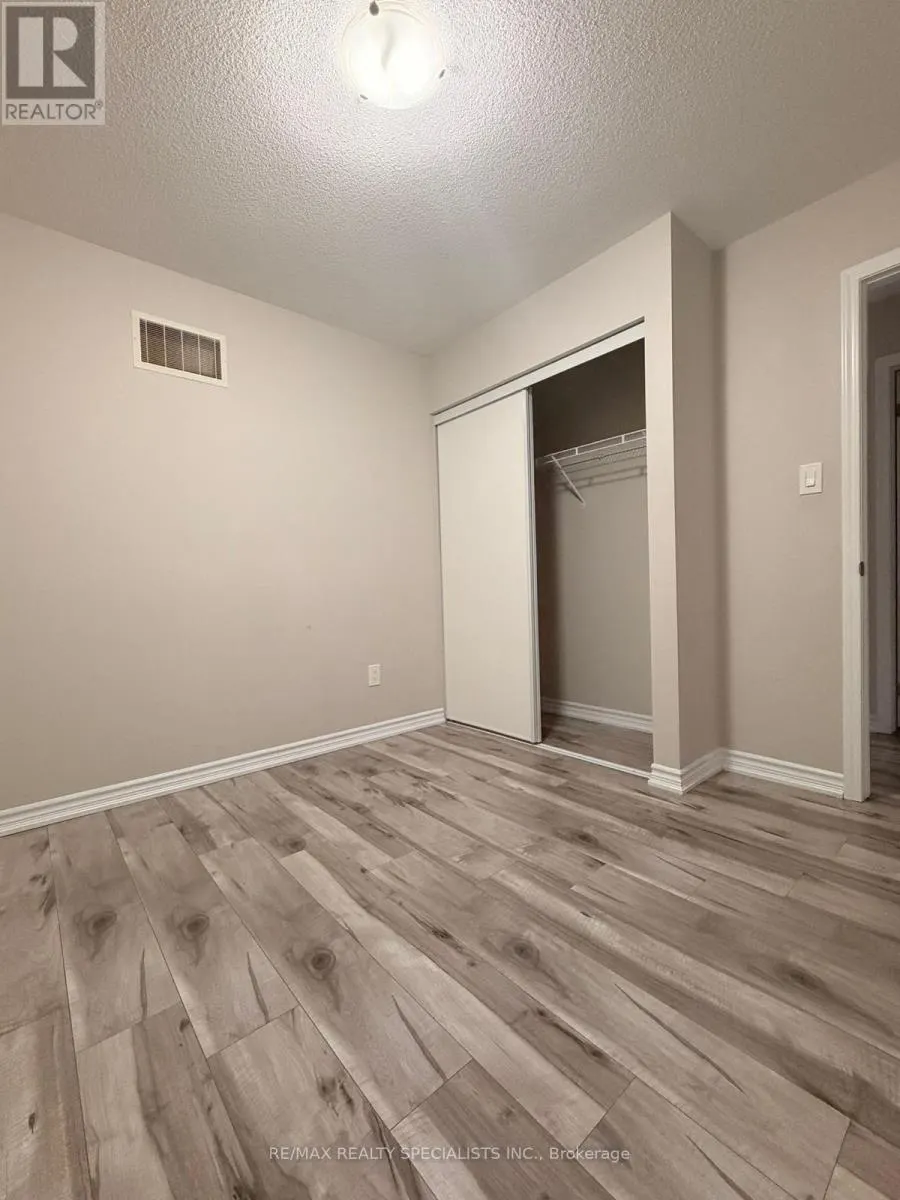 98 BENHURST CRESCENT