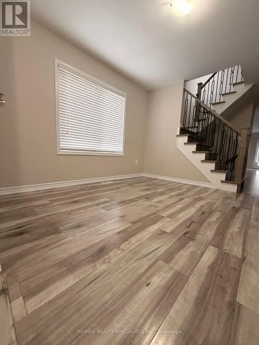 98 BENHURST CRESCENT