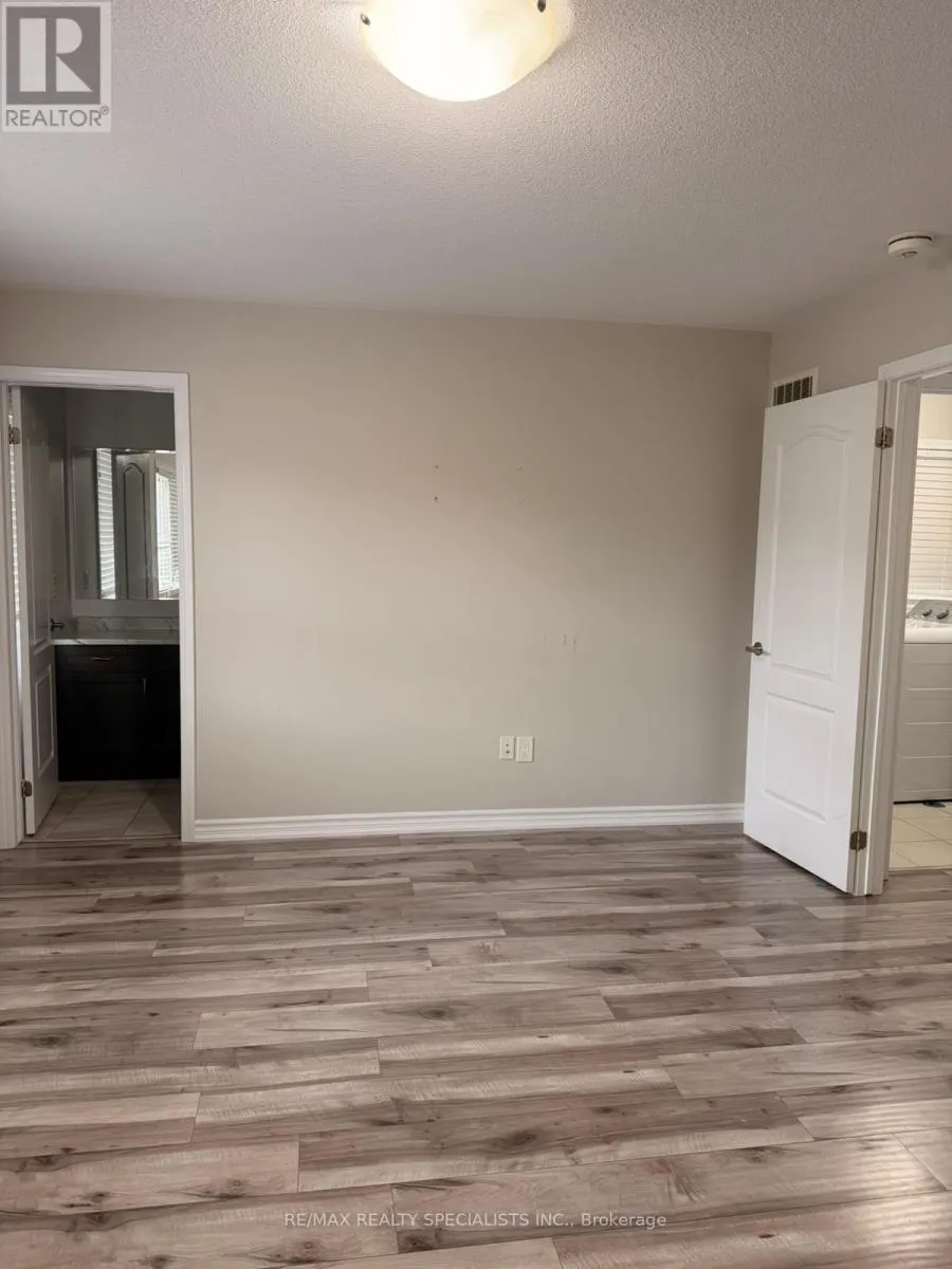 98 BENHURST CRESCENT