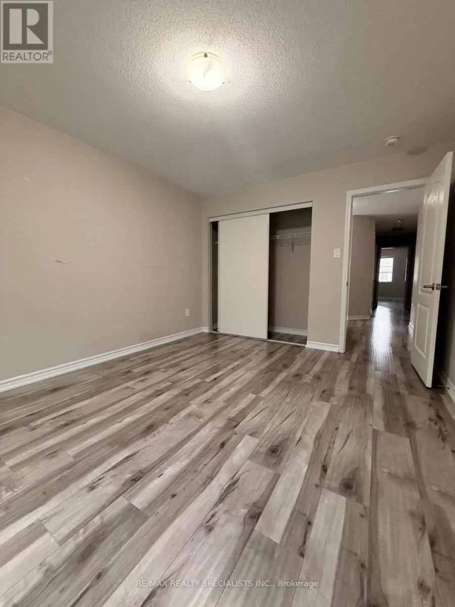 98 BENHURST CRESCENT