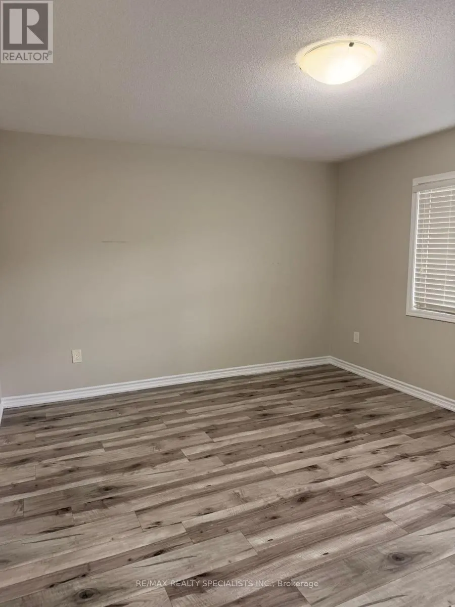 98 BENHURST CRESCENT