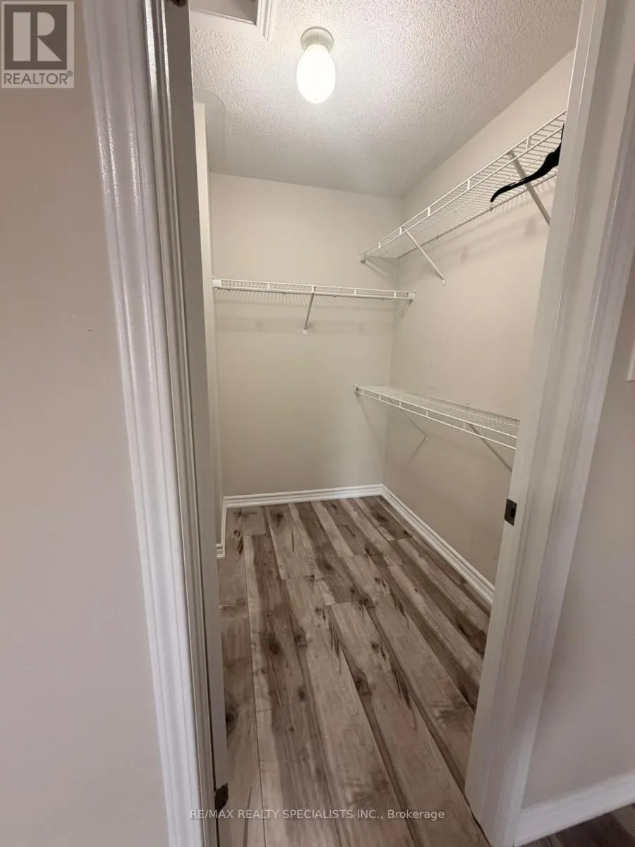 98 BENHURST CRESCENT