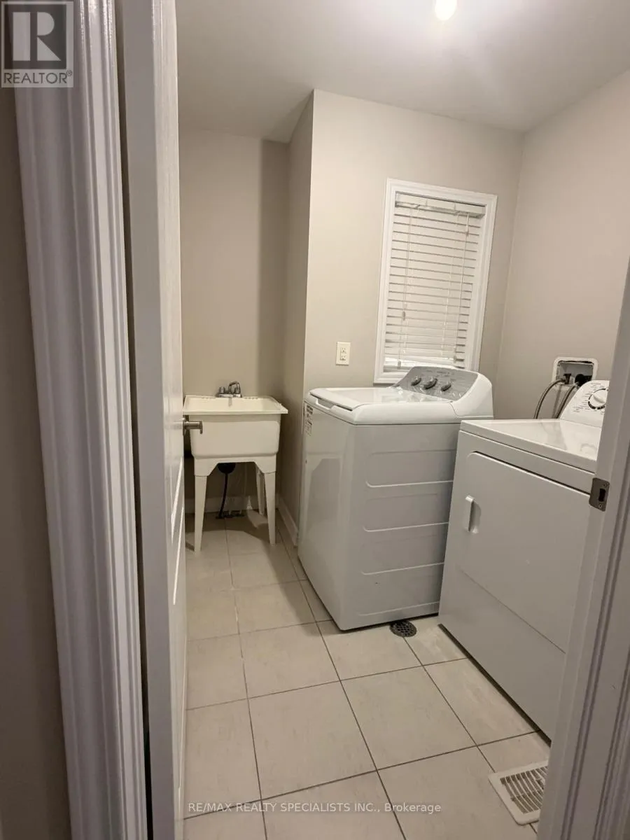 98 BENHURST CRESCENT