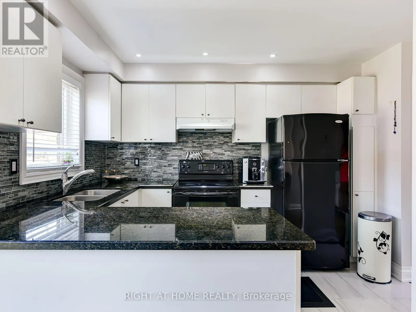 6118 CLOVER RIDGE COURT