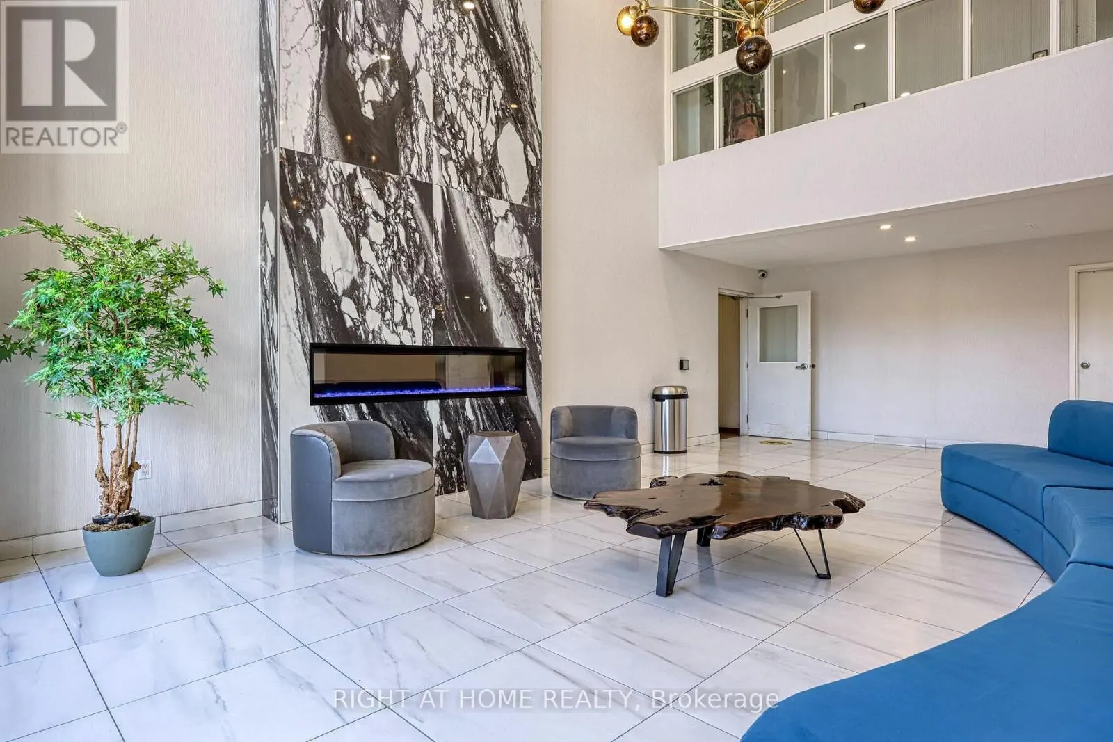 205 - 1580 MISSISSAUGA VALLEY