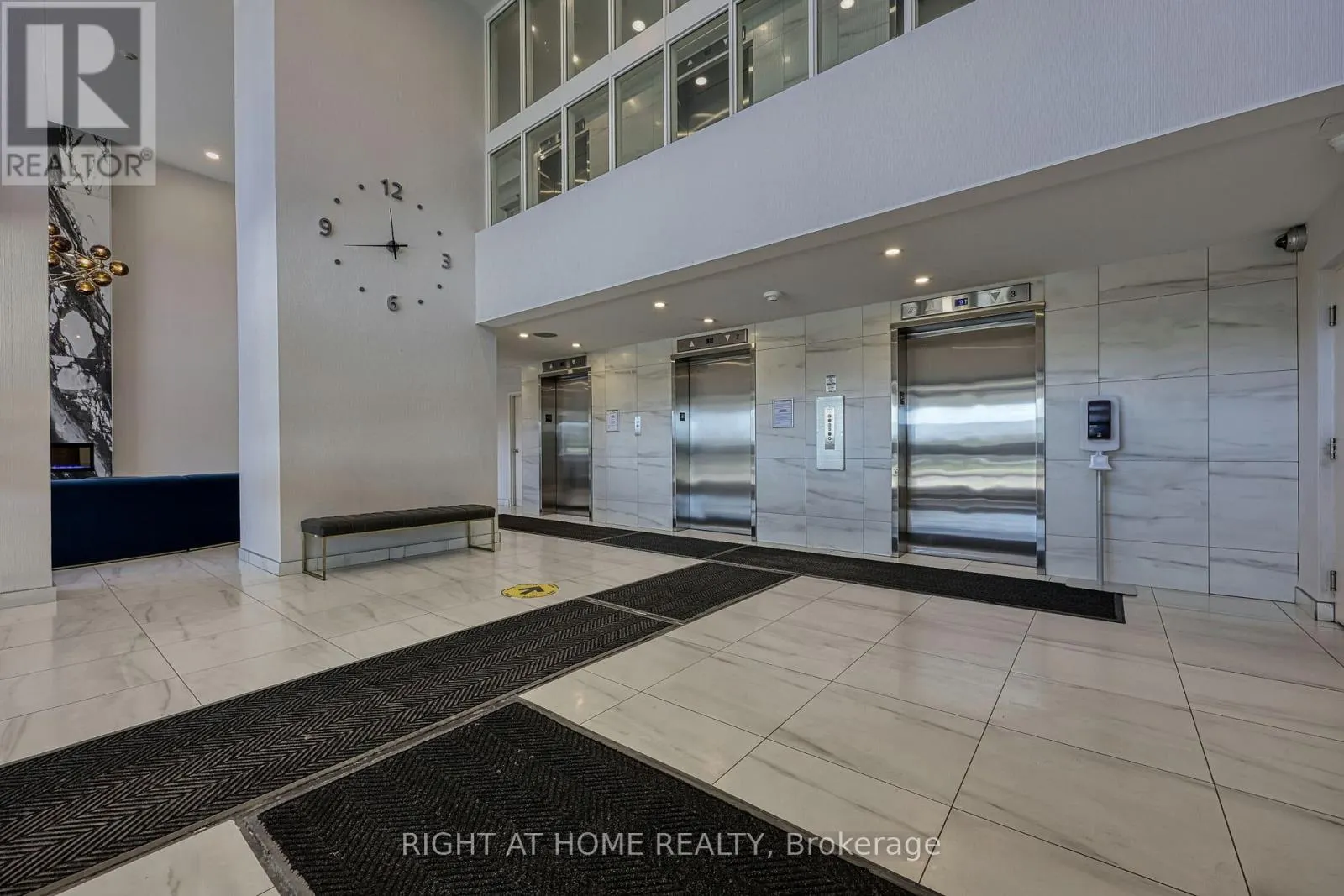 205 - 1580 MISSISSAUGA VALLEY