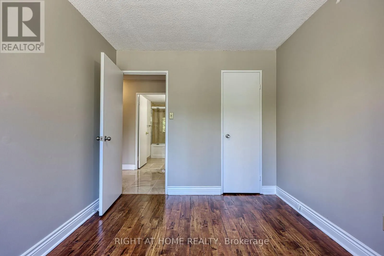 205 - 1580 MISSISSAUGA VALLEY