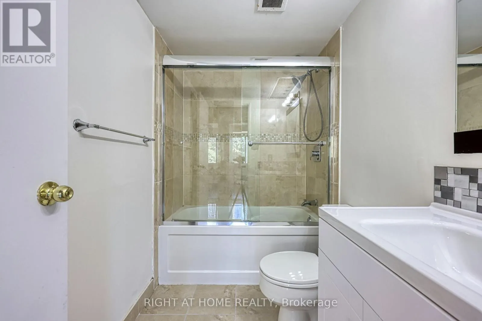 205 - 1580 MISSISSAUGA VALLEY