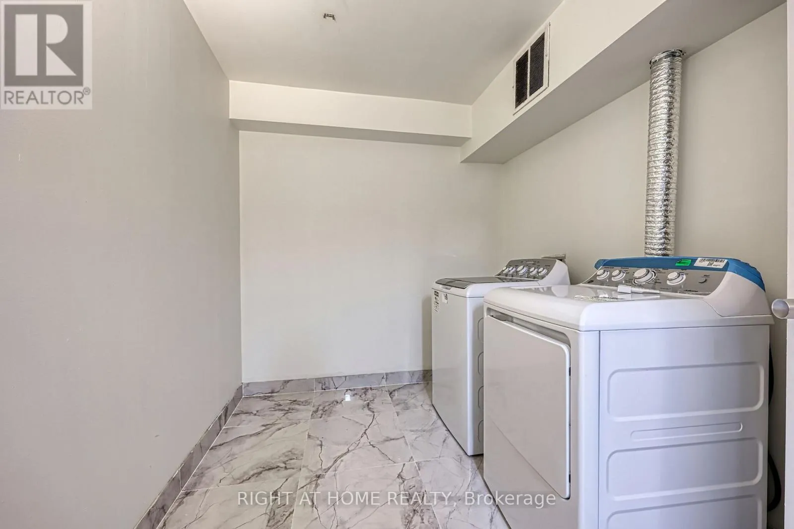 205 - 1580 MISSISSAUGA VALLEY