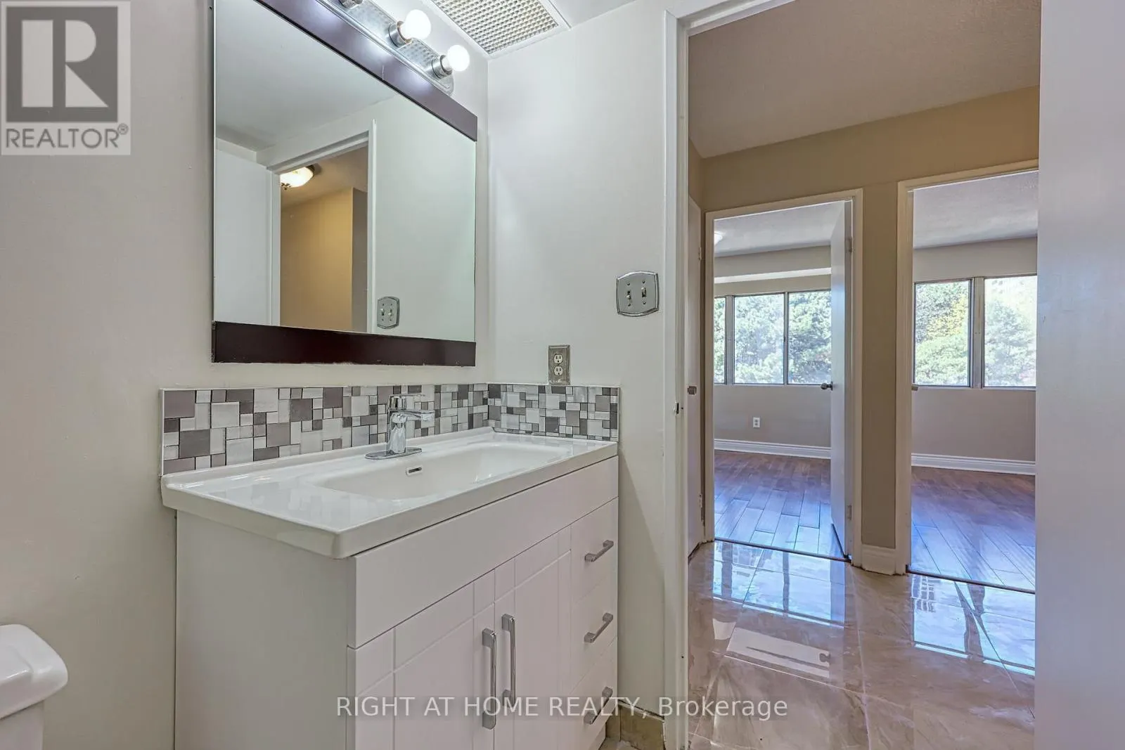 205 - 1580 MISSISSAUGA VALLEY