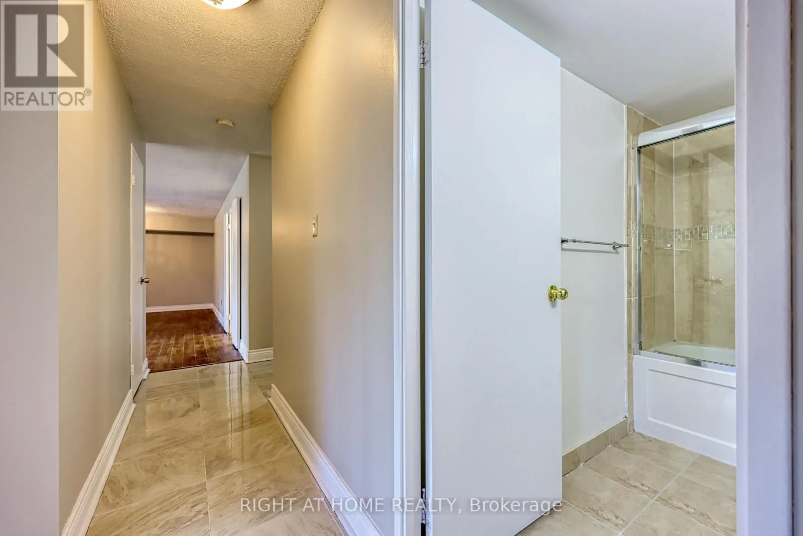 205 - 1580 MISSISSAUGA VALLEY