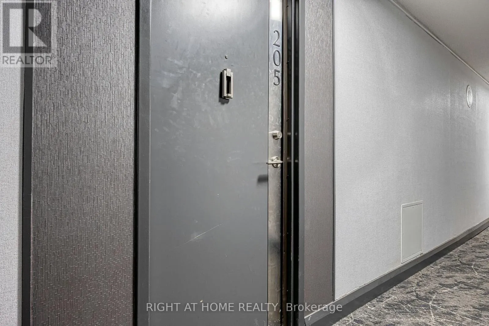 205 - 1580 MISSISSAUGA VALLEY