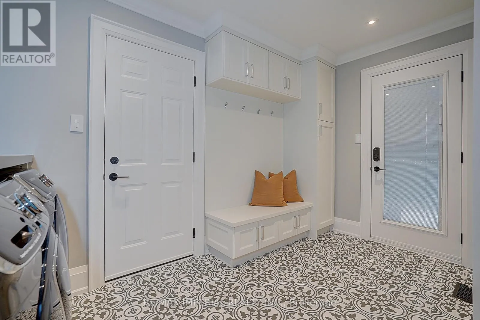 1832 PINE SISKIN COURT