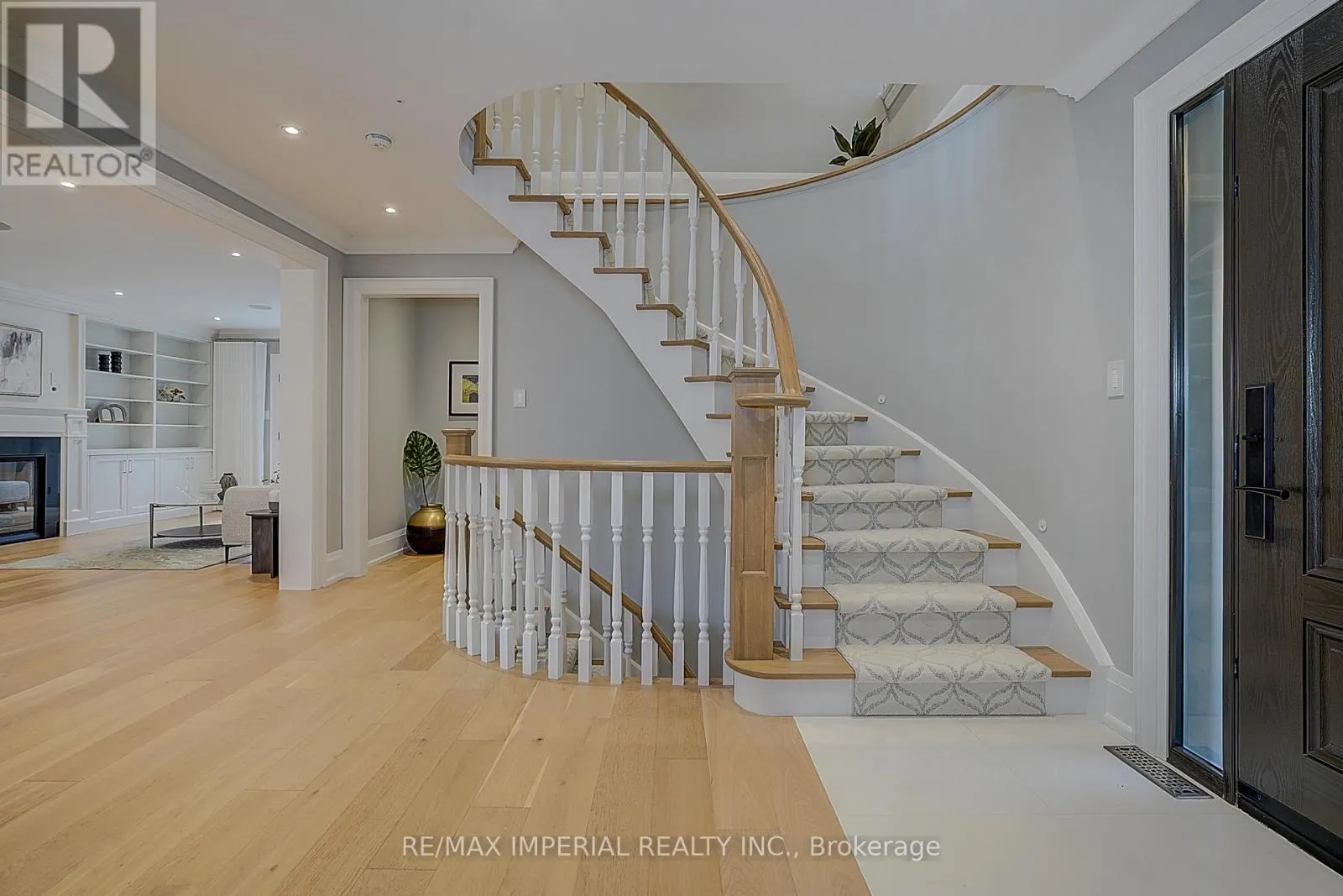 1832 PINE SISKIN COURT