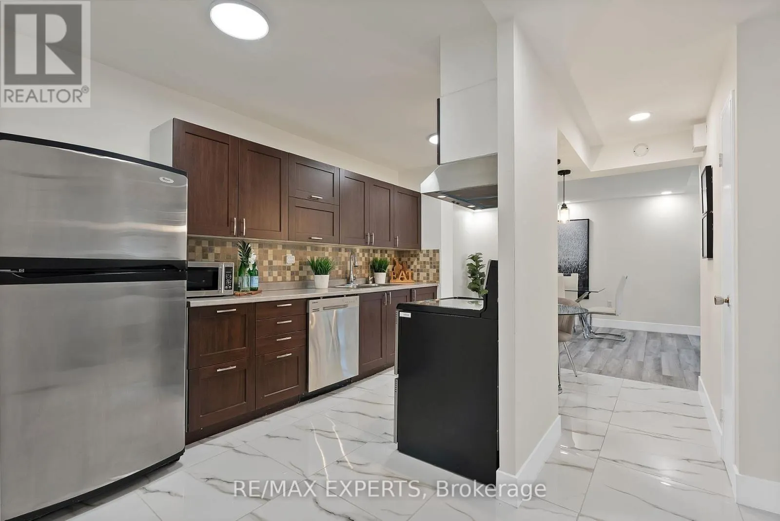 1013 - 390 DIXON ROAD