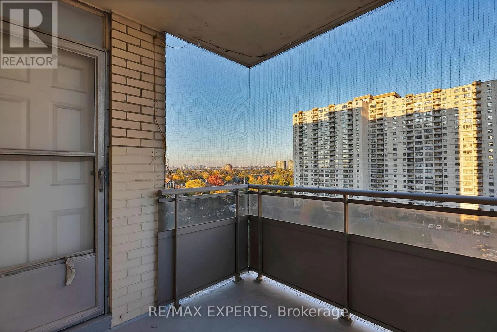 1013 - 390 DIXON ROAD