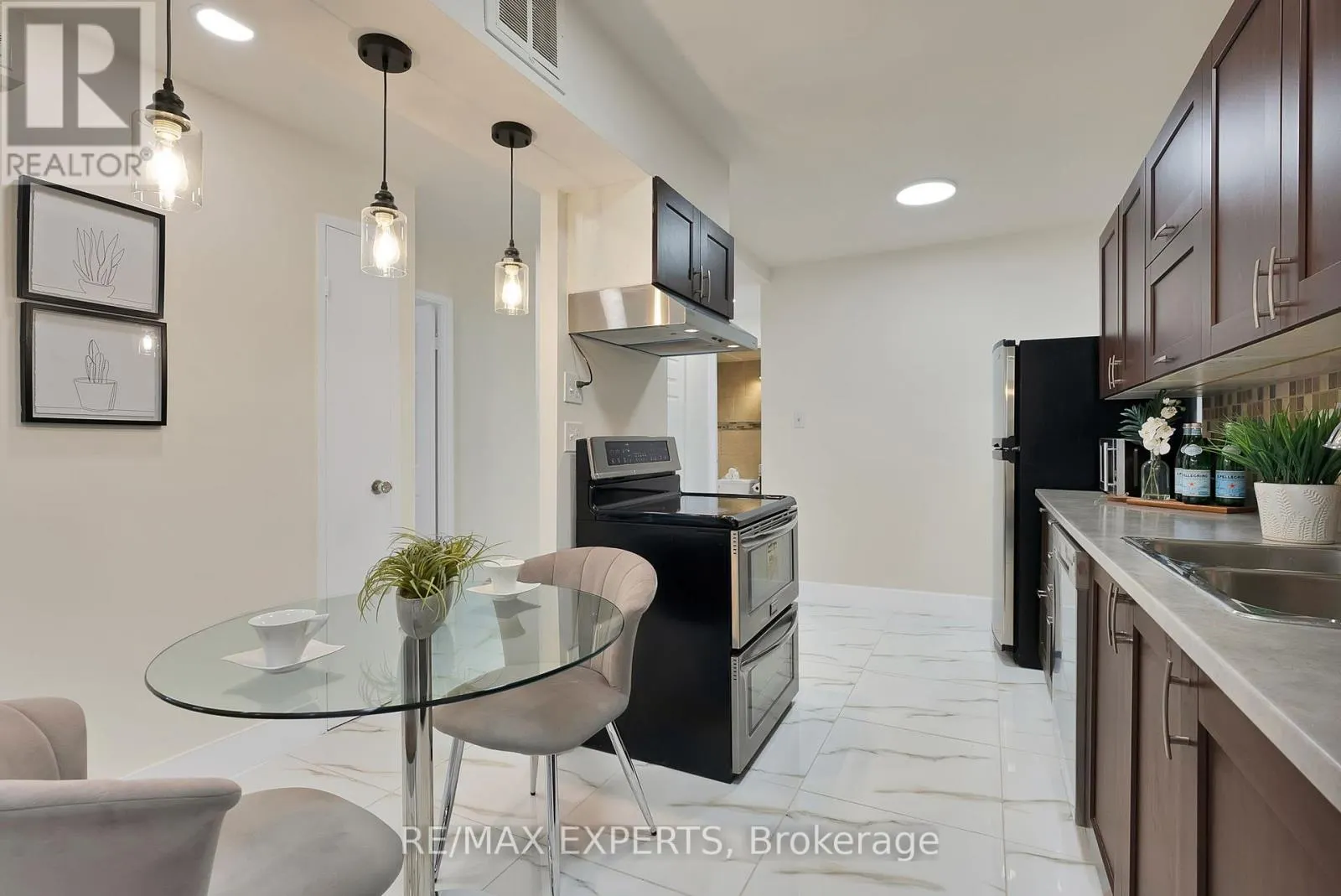 1013 - 390 DIXON ROAD