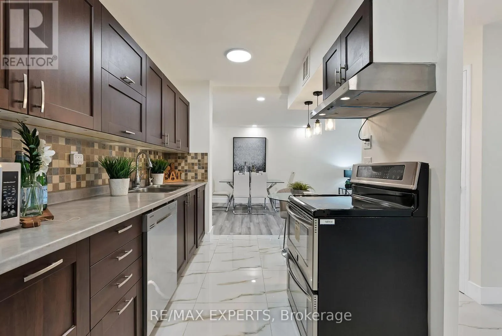 1013 - 390 DIXON ROAD