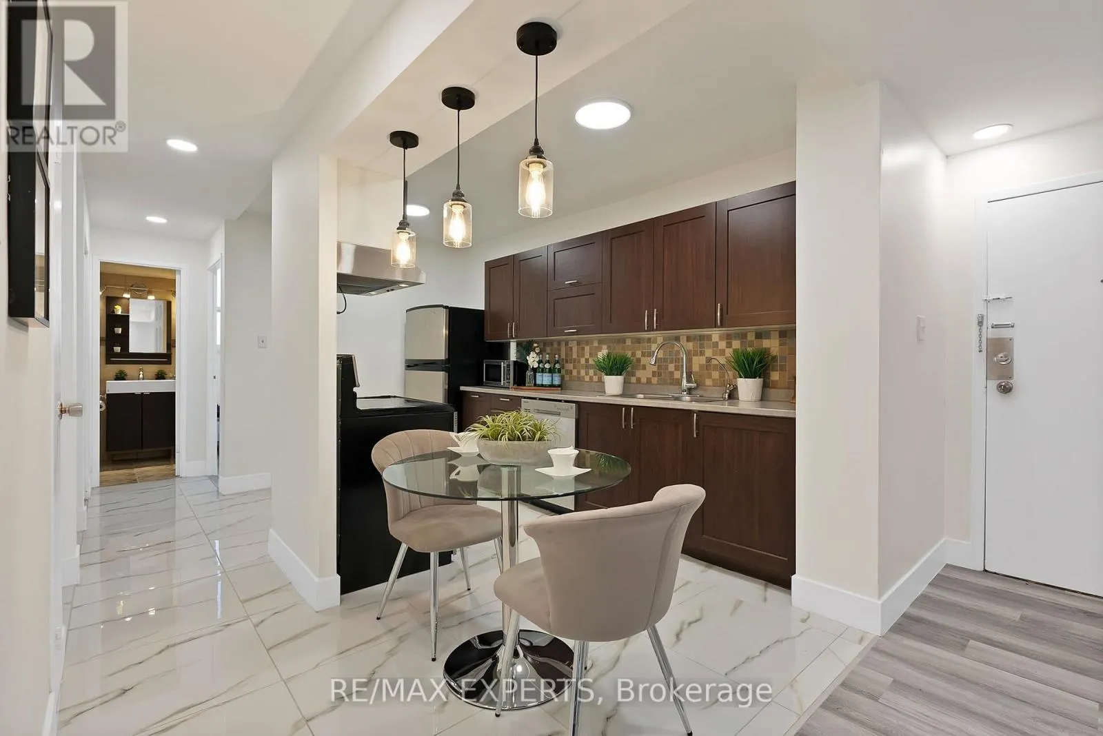 1013 - 390 DIXON ROAD