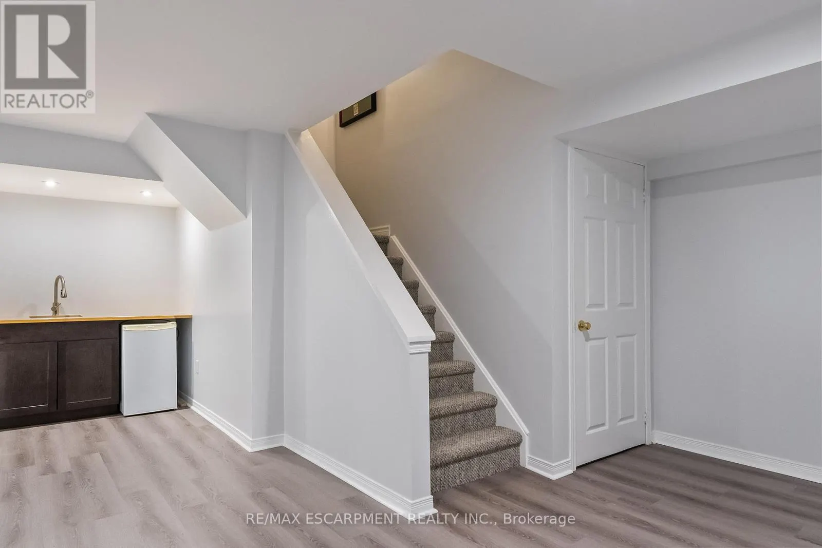 2421 SUSQUEHANNA COURT