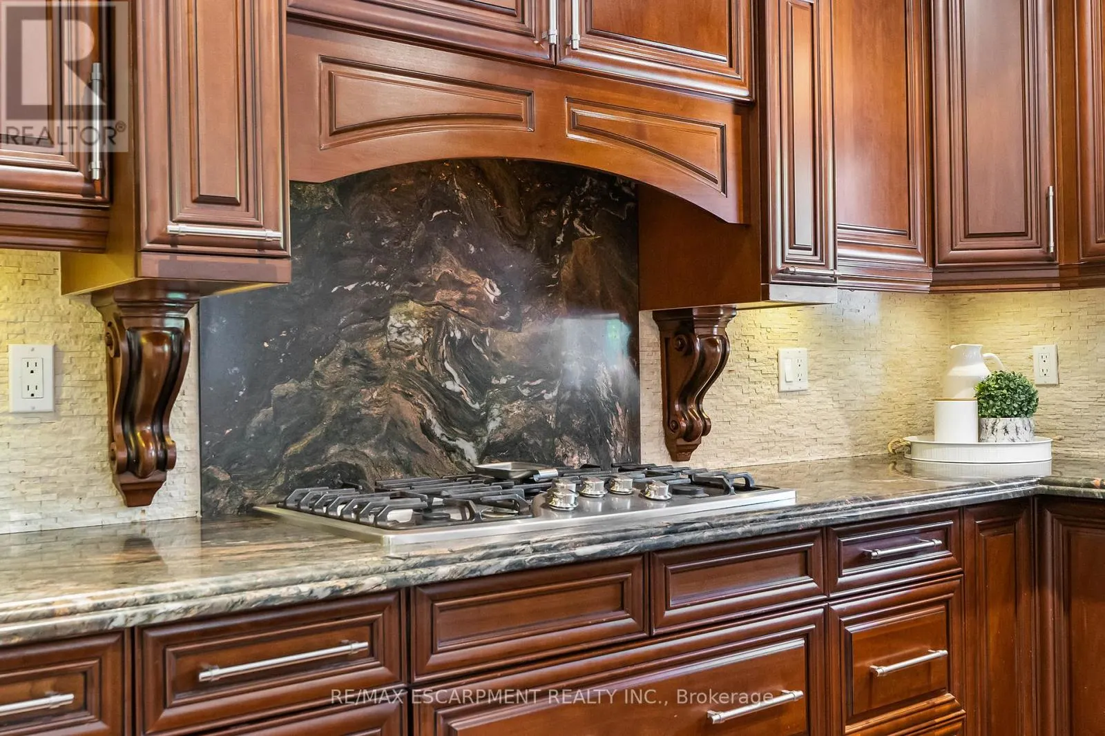 2421 SUSQUEHANNA COURT